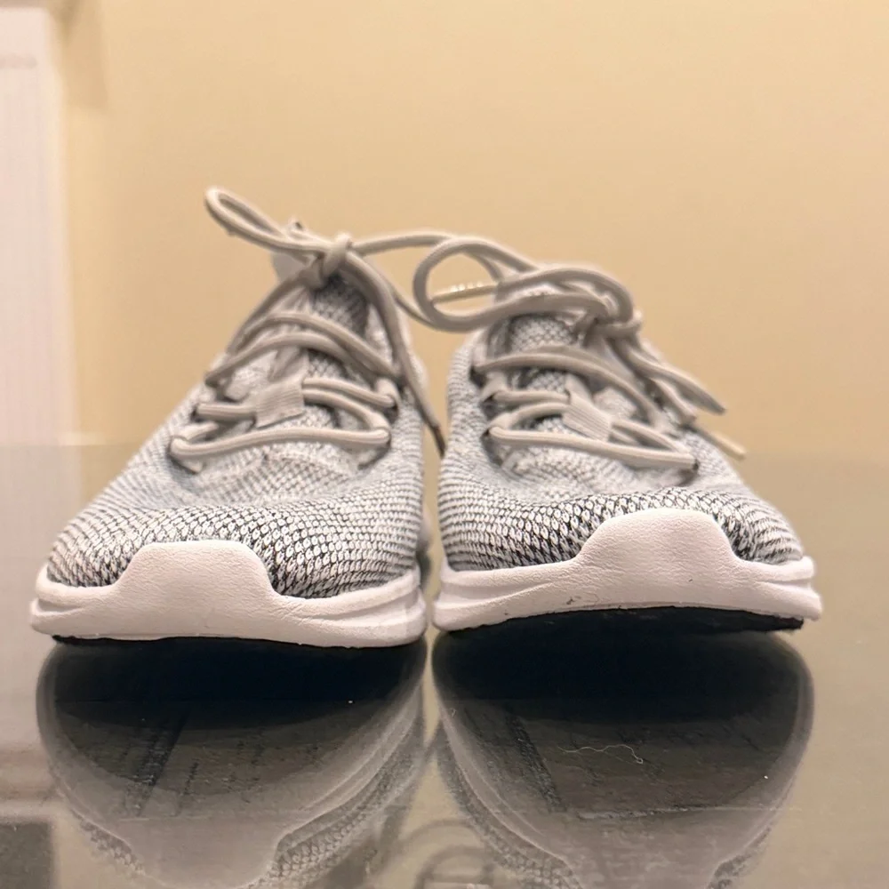 Avia Light Gray Athletic Shoes. Casual Every Day Shoe Womens 8.5. Minimal wear. - Picture 6 of 10